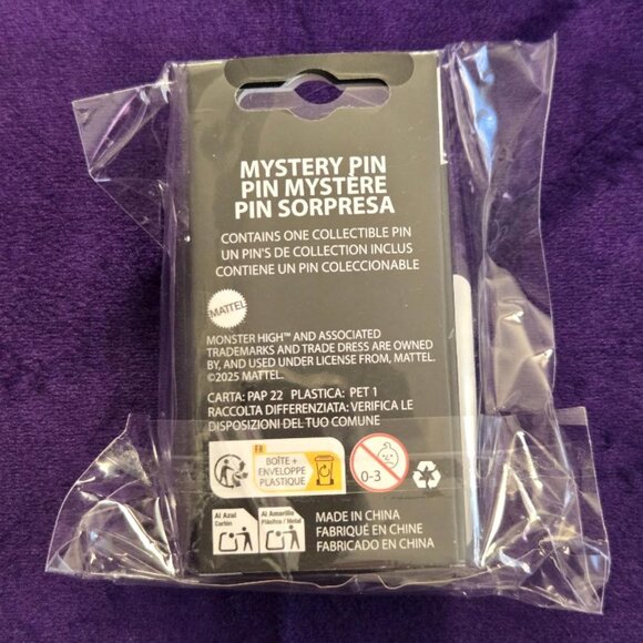 Monster High Loungefly Monster High Instant Photo Blind Box Enamel Pin - Picture 3 of 4